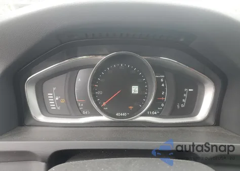 2017 Volvo S60 Platinum z USA, uszkodzony, nr VIN LYV402TM3HB141168